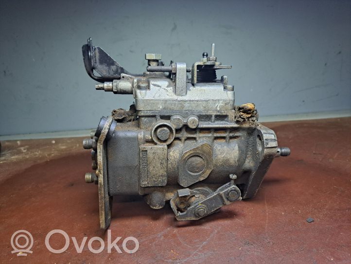 Volkswagen Jetta I Fuel injection high pressure pump 068130107J