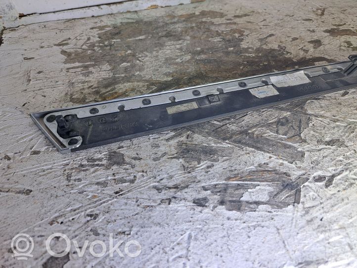 Audi A6 S6 C6 4F Baguette moulure de porte arrière 4F0867420