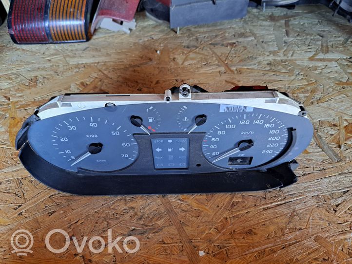 Renault Megane I Compteur de vitesse tableau de bord P7700427896A