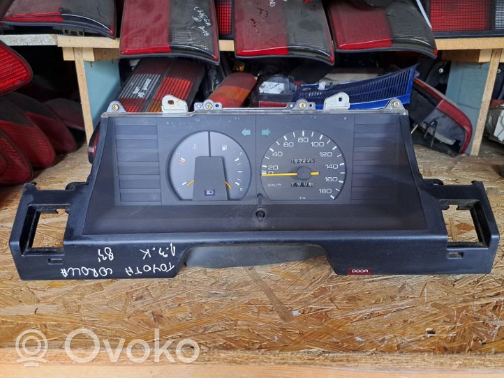 Toyota Corolla E80 Compteur de vitesse tableau de bord 830101A430