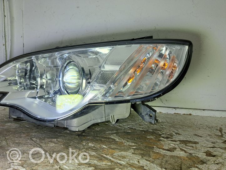 Subaru Outback Lampa przednia 10020959