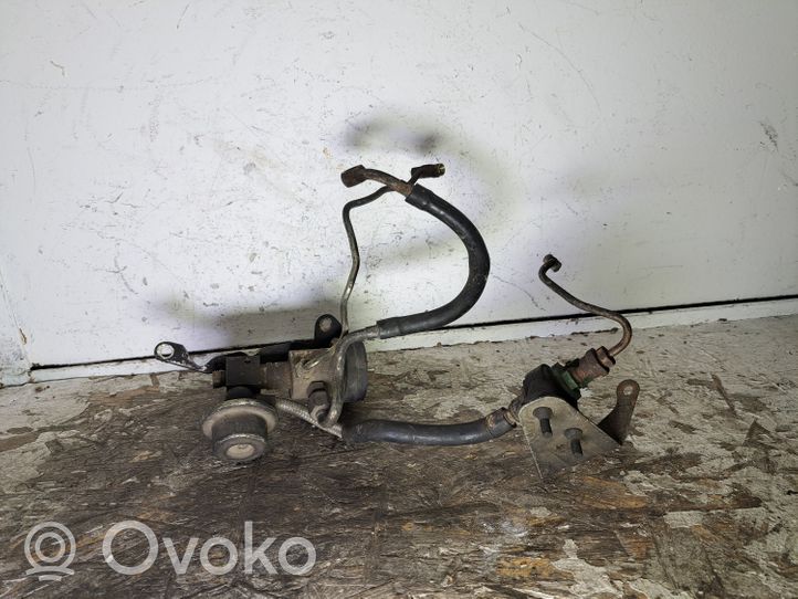 Audi 200 Regulator ciśnienia paliwa 035133533A