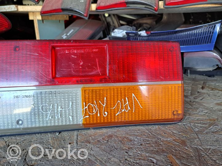 Lada 2107 Задний фонарь в кузове 21073716040