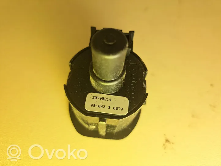 Volvo V70 Keleivio oro pagalvės jungtukas 30795214