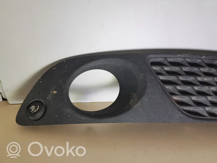 Volvo V70 Etupuskurin alempi jäähdytinsäleikkö 30763110