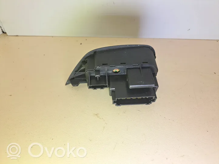 Volkswagen Caddy Light switch 5858R