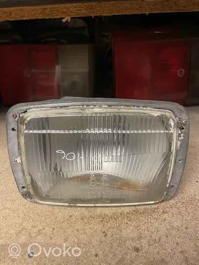 Mercedes-Benz T2 Lampa przednia 1305620046