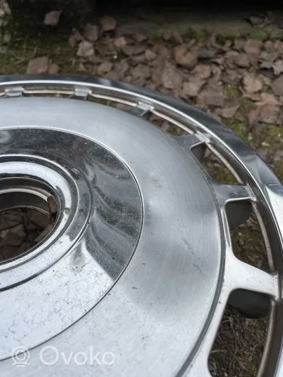 Volvo 740 R14 wheel hub/cap/trim 