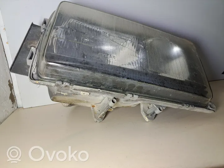 Mercedes-Benz 406 608 Lampa przednia 3018201661