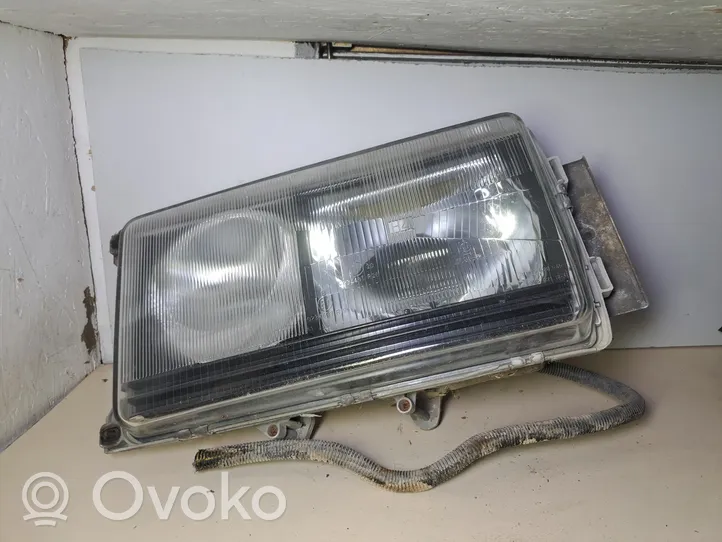 Mercedes-Benz 406 608 Lampa przednia 3018201561