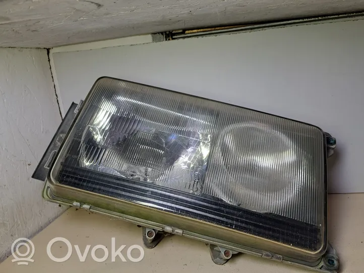 Mercedes-Benz 406 608 Lampa przednia 3018201661