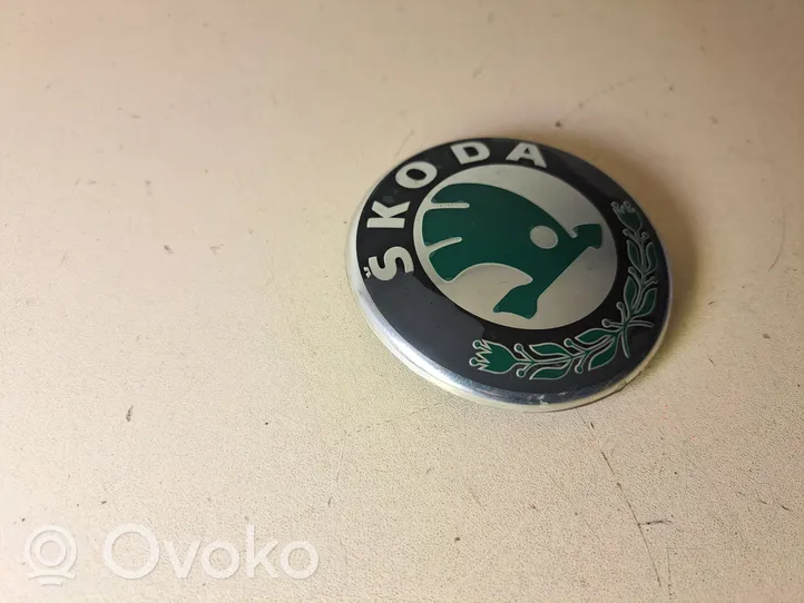 Skoda Octavia Mk2 (1Z) Logo, emblème de fabricant 1U0853621C