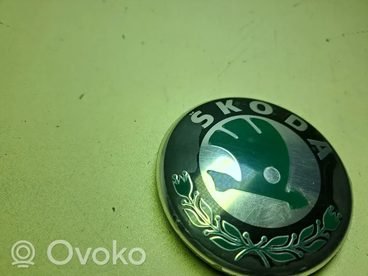 Skoda Octavia Mk2 (1Z) Logo, emblème de fabricant 1U0853621C