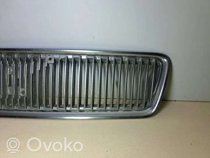 Volvo S40, V40 Grille de calandre avant 30803302