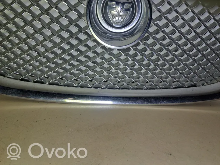 Jaguar XF Grille calandre supérieure de pare-chocs avant 8X23018K28AA