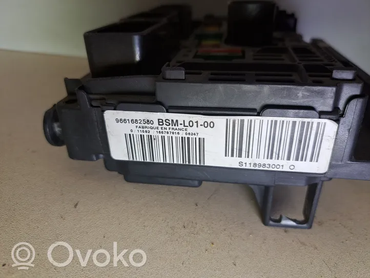 Peugeot 407 Module de fusibles 9661682580