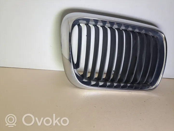 BMW 3 E36 Grille de calandre avant 51138195094