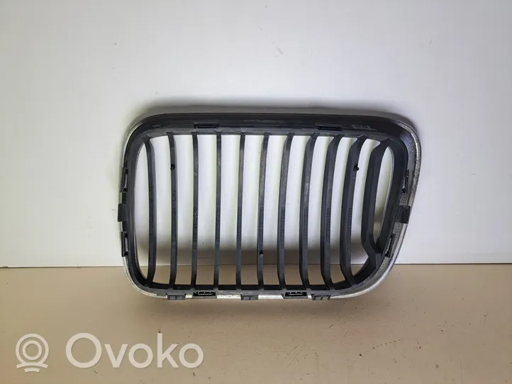 BMW 3 E36 Grille de calandre avant 51138195094