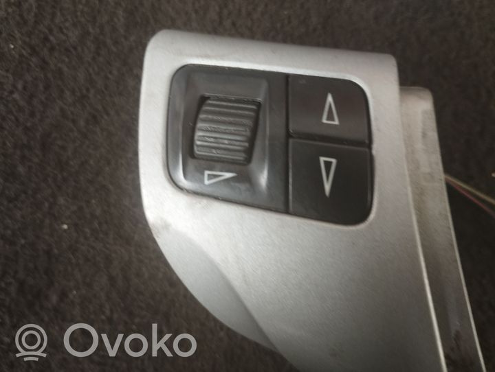 Opel Vectra C Boutons / interrupteurs volant 305203720073