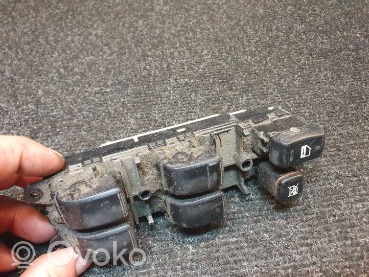 Toyota Avensis Verso Przyciski szyb 8404044030