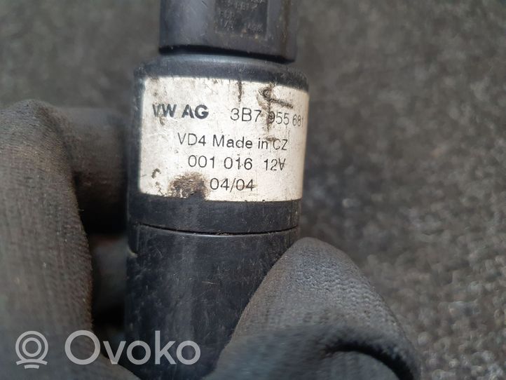 Volkswagen Golf V Žibintų apiplovimo skysčio siurbliukas 3B7955681