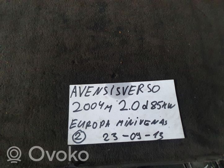 Toyota Avensis Verso Trunk door license plate light bar 