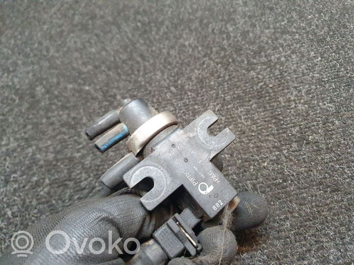 BMW 7 E38 Vacuum valve 72190323