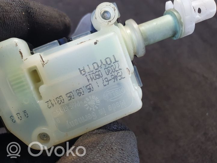 Toyota Avensis T250 Serratura del tappo del serbatoio del carburante 7703005011