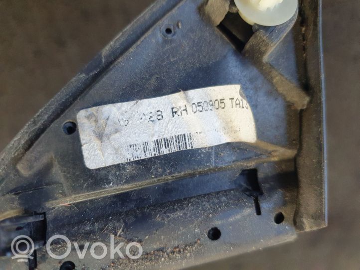 Toyota Avensis T250 Copertura in plastica per specchietti retrovisori esterni RH050905