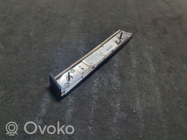 Mercedes-Benz E W211 Rivestimento del vano portaoggetti del cruscotto 204972L