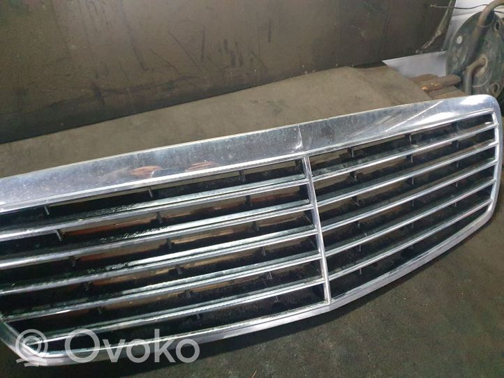 Mercedes-Benz E W211 Griglia anteriore A2118800583