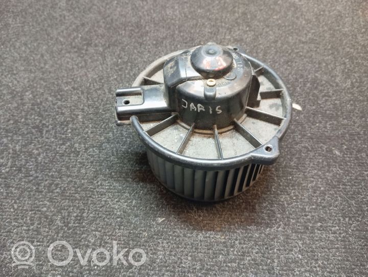 Toyota Yaris Pečiuko ventiliatorius/ putikas 08211D21
