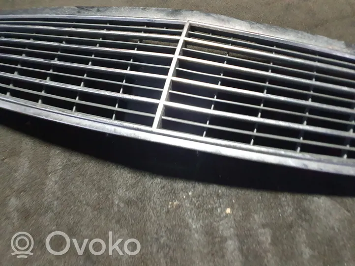 Mercedes-Benz E W211 Grille calandre supérieure de pare-chocs avant A2118800283