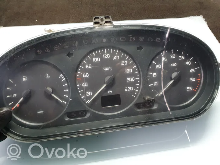 Renault Clio I Compteur de vitesse tableau de bord 215781612