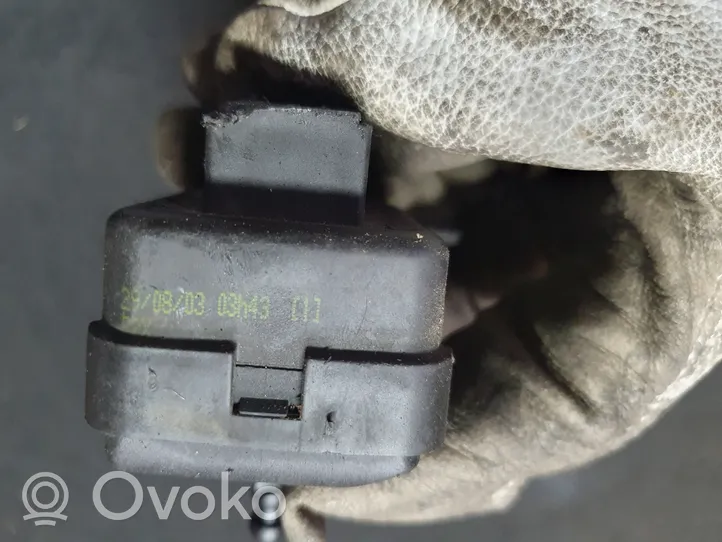 Volvo V70 Headlight level adjustment motor 