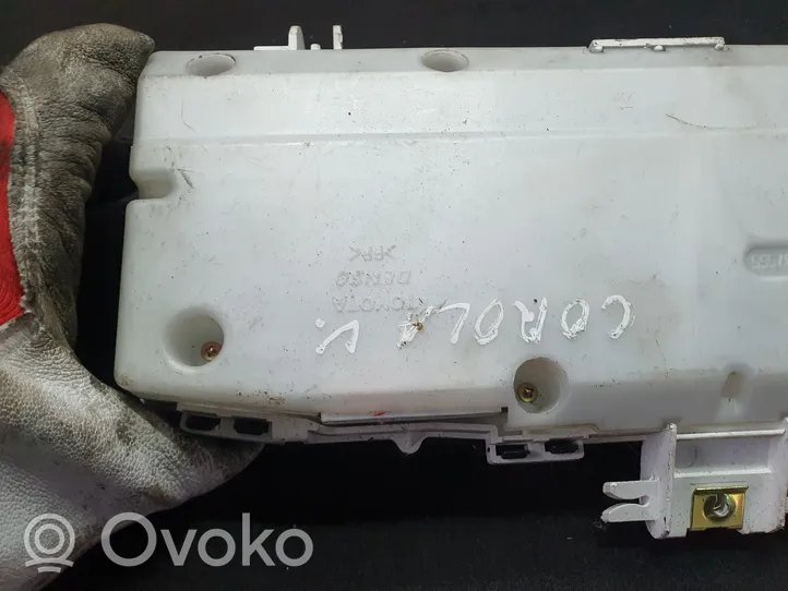 Toyota Corolla Verso E121 Compteur de vitesse tableau de bord 8380013150