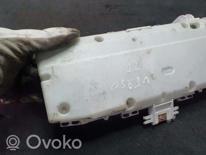 Toyota Corolla Verso E121 Compteur de vitesse tableau de bord 8380013150