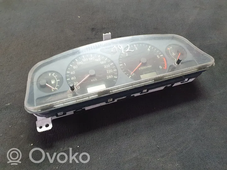 Toyota Avensis T220 Compteur de vitesse tableau de bord 