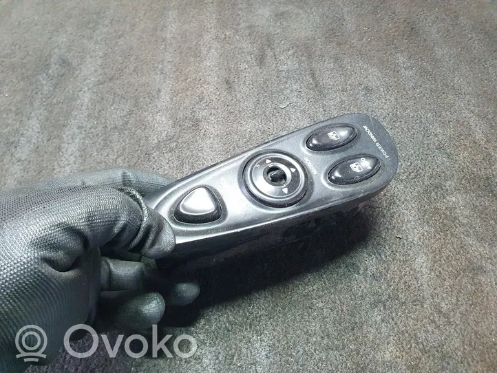 Toyota Yaris Verso Przyciski szyb 9357027000A