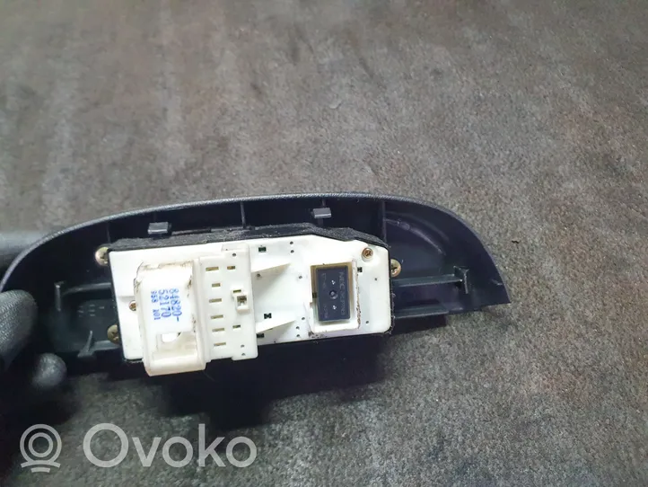 Toyota Yaris Verso Interruttore di controllo dell’alzacristalli elettrico 8482052170