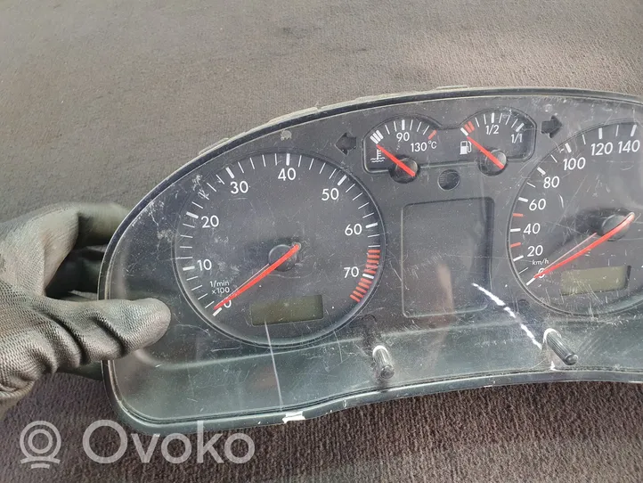 Volkswagen PASSAT B5 Speedometer (instrument cluster) 3B0919861B