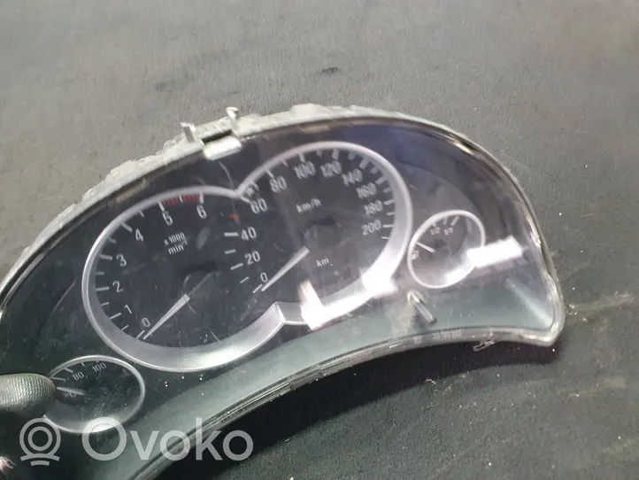 Opel Corsa C Speedometer (instrument cluster) 13117943CA