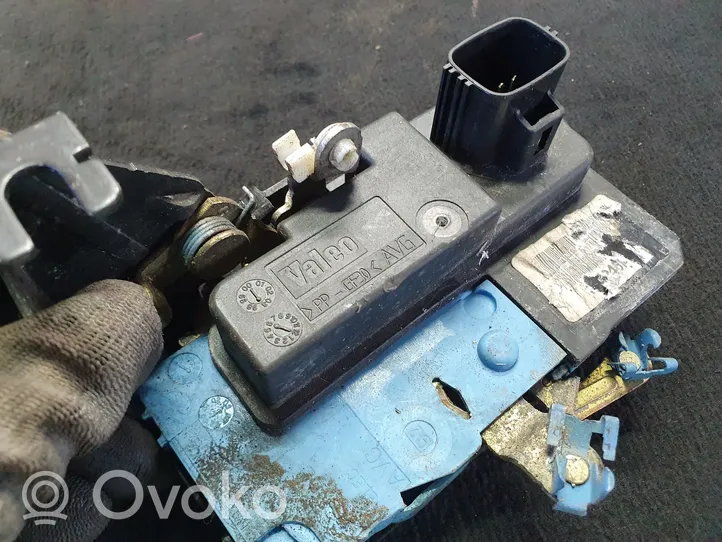 Volvo V70 Front door lock 