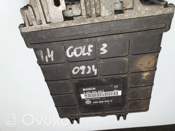Volkswagen Golf III Calculateur moteur ECU 030906026C