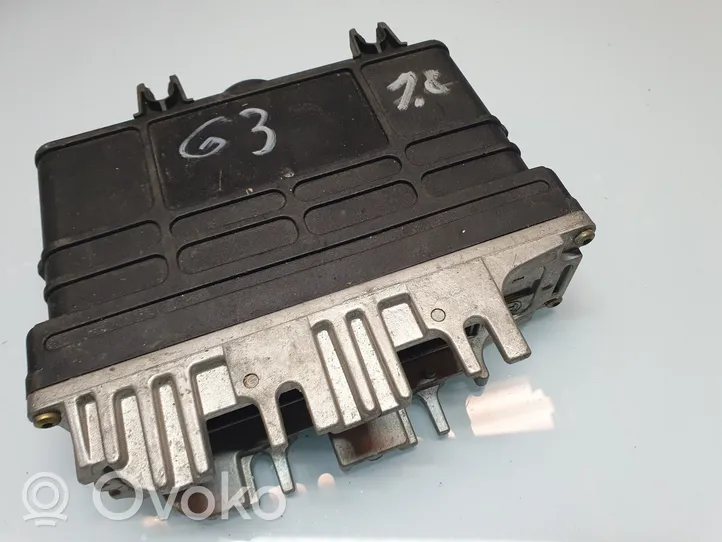 Volkswagen Golf III Calculateur moteur ECU 8A0907311G