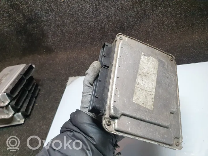 Volkswagen Sharan Dzinēja vadības bloks 038906019J