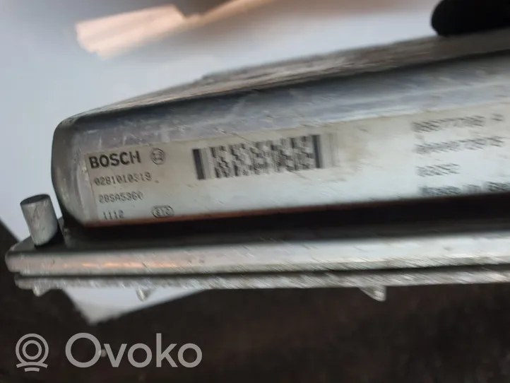 Volvo S60 Variklio valdymo blokas 0281010319