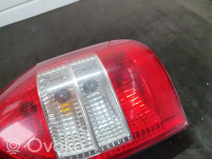 Opel Zafira A Lampa tylna 62281