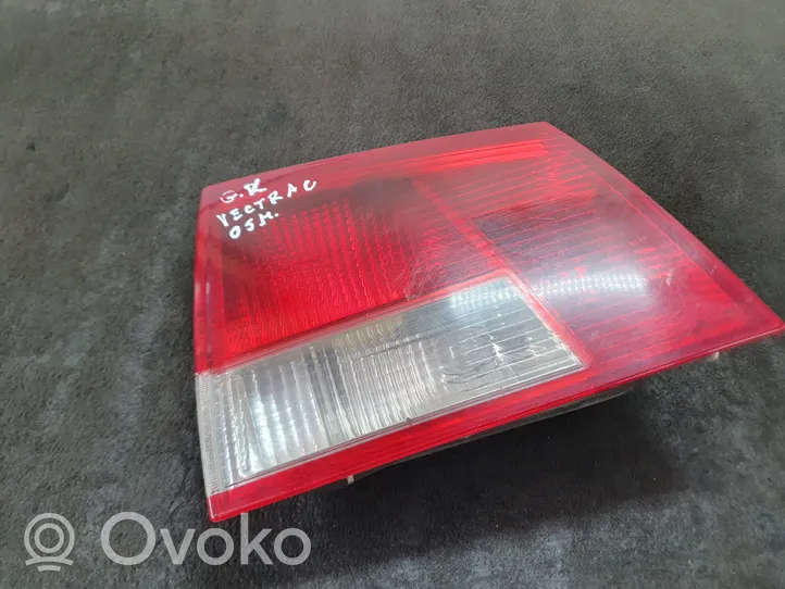 Opel Vectra C Lampy tylnej klapy bagażnika 24469463