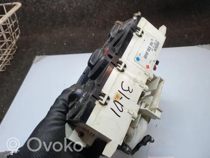 Mercedes-Benz A W168 Climate control unit 1688300485